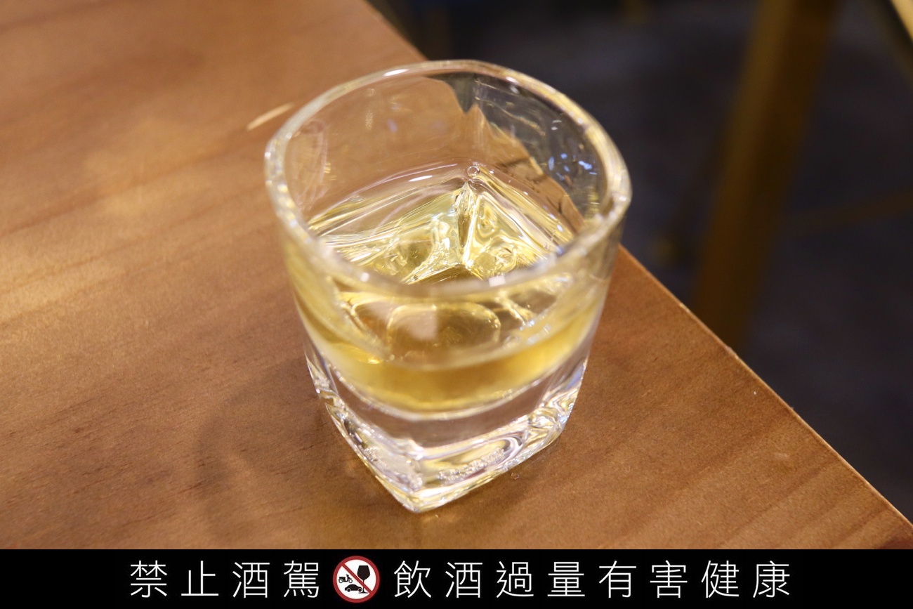 伴手禮推薦 | 三寶爸的窩 – 閨MEad 台灣第一支16%純釀蜂蜜酒，順口蜜香味足!