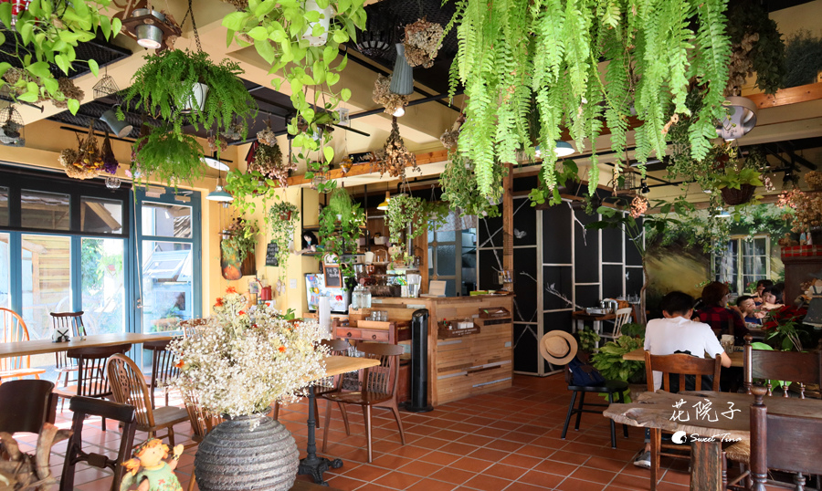 【竹北咖啡廳】花院子 – 輕食 咖啡 下午茶 / 花草庭園餐、廳 / 客家學院旁 / 文青建築 @Sweet Tina 樂在生活分享