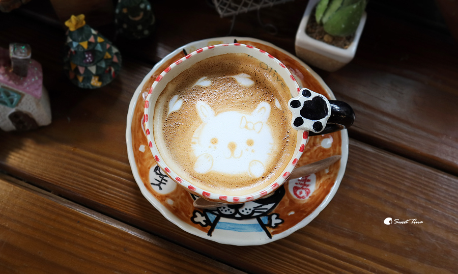 苗栗咖啡廳 | 南庄橄欖樹咖啡民宿 – 森林童話般的氛圍，還有超萌店貓陪伴 / 南庄老街美食