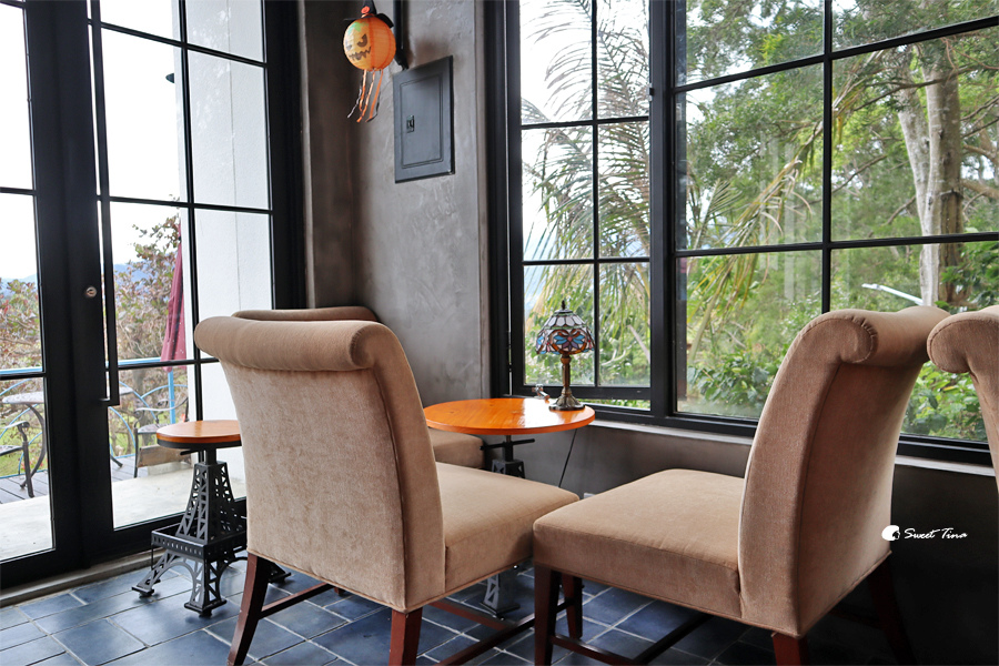 鹿野咖啡廳 | 喬宣咖啡 • 鹿野高台 – 空間明亮舒適，可眺望高原 / 放鬆午茶的好選擇
