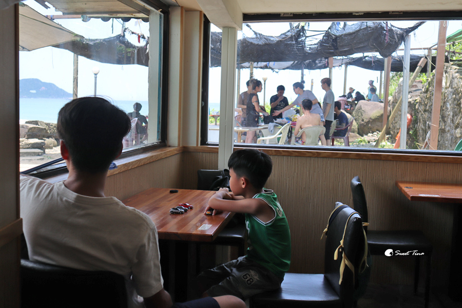貢寮咖啡廳 | 黃金咖啡海岸 – 用餐提供沖洗及換衣. 玩水用餐一次滿足 / 東北角咖啡廳