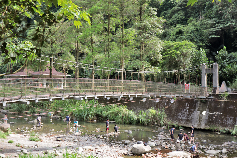新竹景點 | 北埔冷泉 – 夏天就該來這泡湯消暑 / 山景瀑布相伴 / 北埔免費親子景點