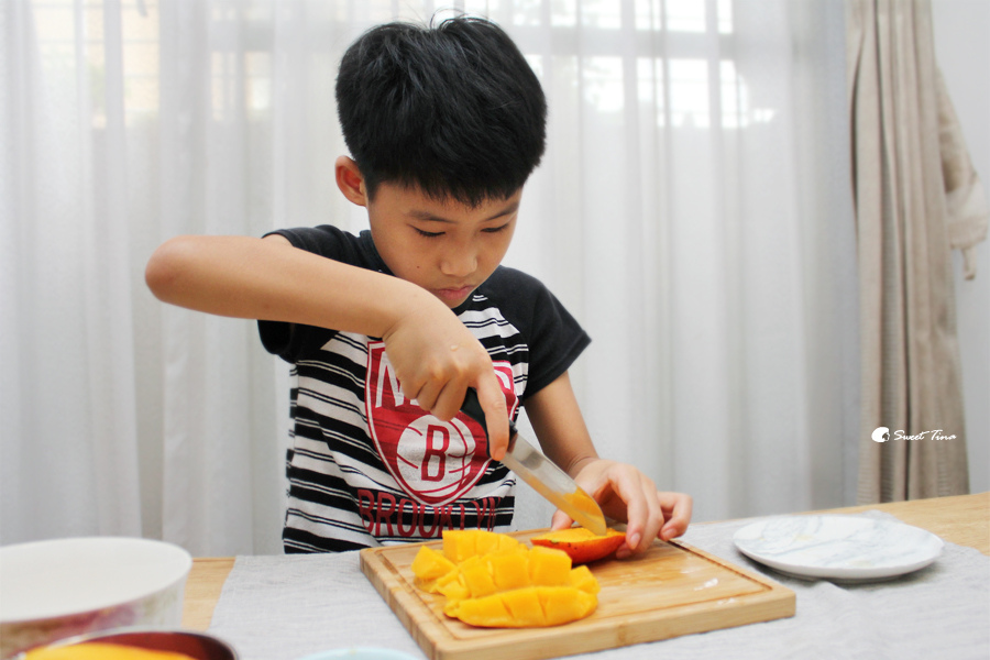 【親子DIY】健康低脂水果優格冰棒 – 零廚藝．適合親子一同完成 / 食譜分享