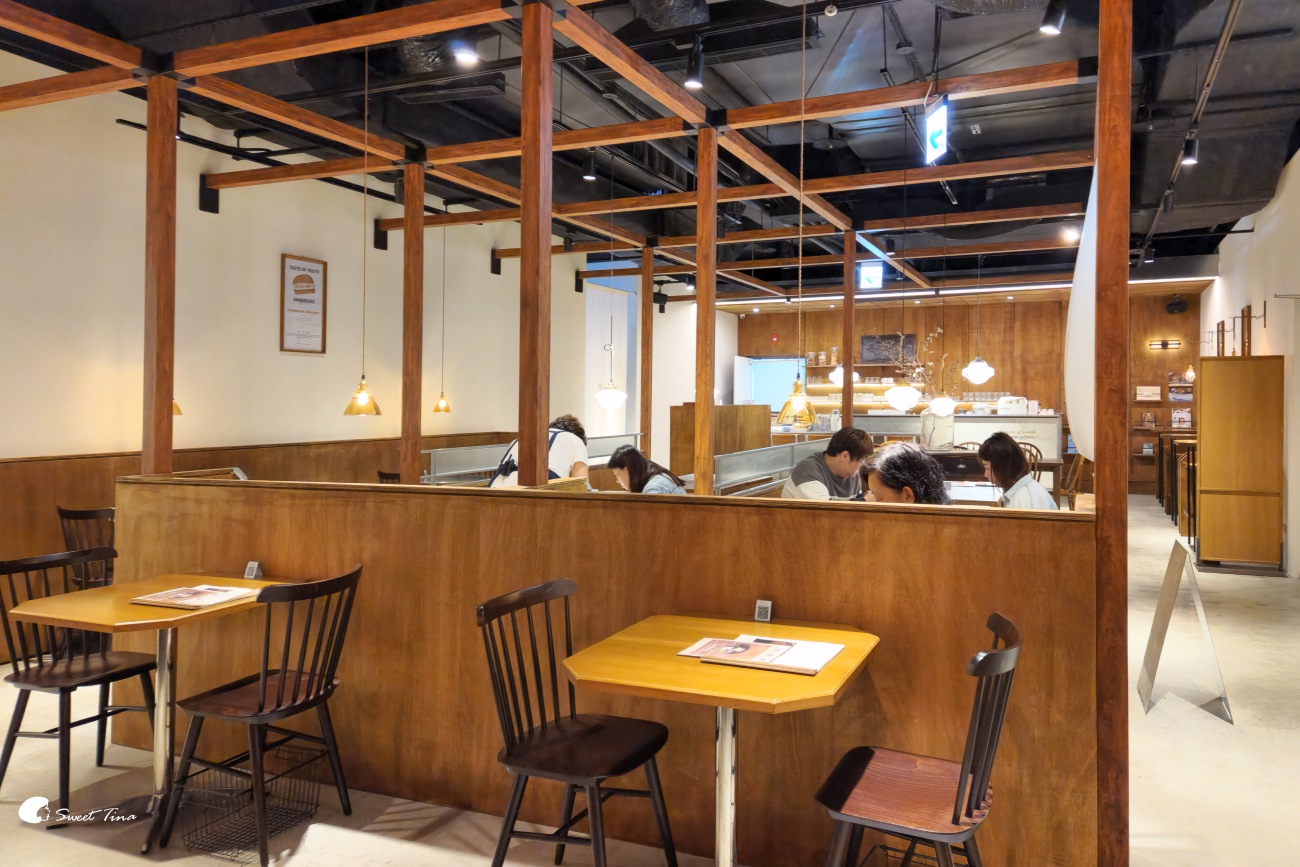 新店裕隆城美食 | 誠品生活餐廳 – 青春漢堡，日式懷舊喫茶風